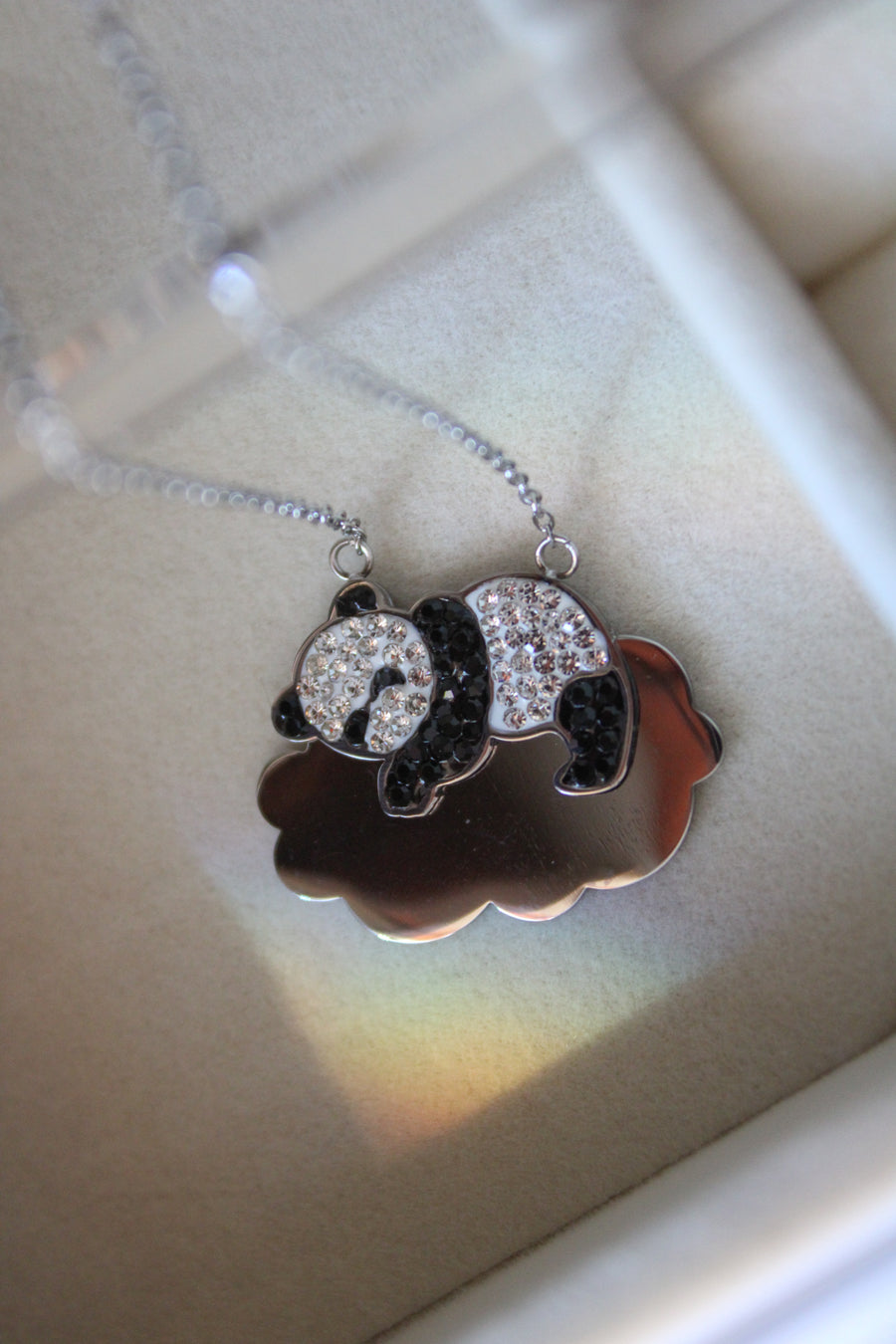 COLLAR PANDA CON CRISTALES