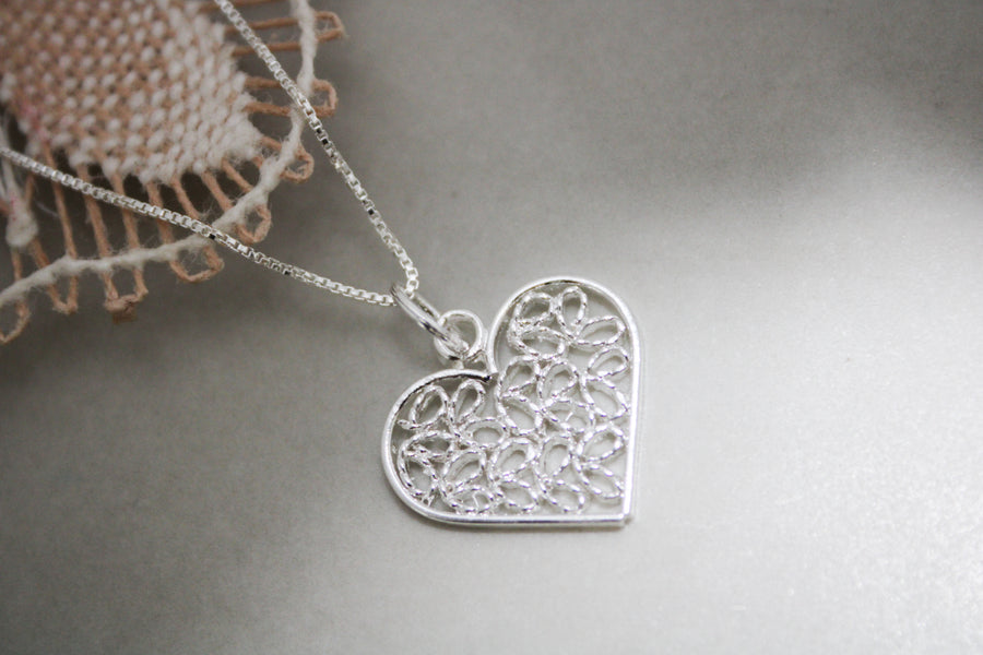 COLLAR C/ DIJE CORAZON FILIGRANA