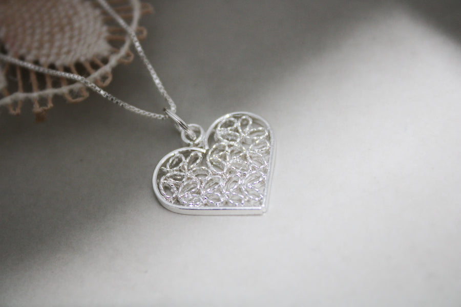 COLLAR C/ DIJE CORAZON FILIGRANA