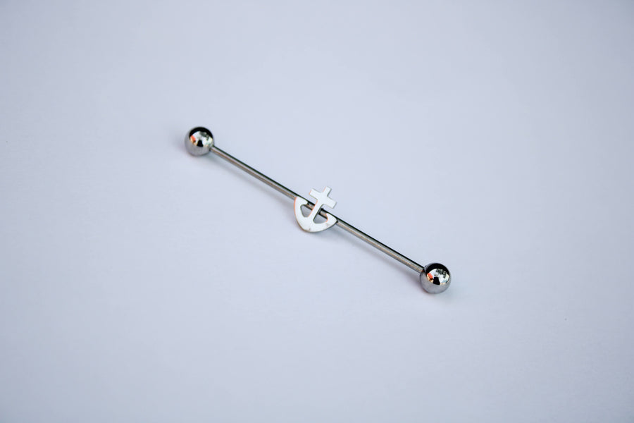 Piercing transversal acero plateado con diseño ancla - Silver Line